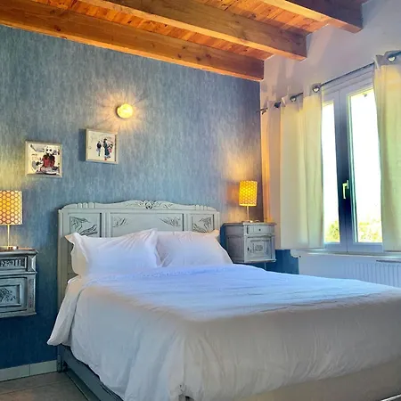 Maison De Charme à Saint-géry Avec Piscine Partagée
