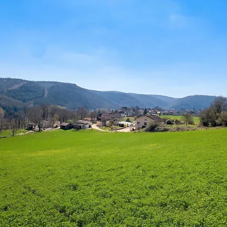 Maison De Charme à Saint-géry Avec Piscine Partagée