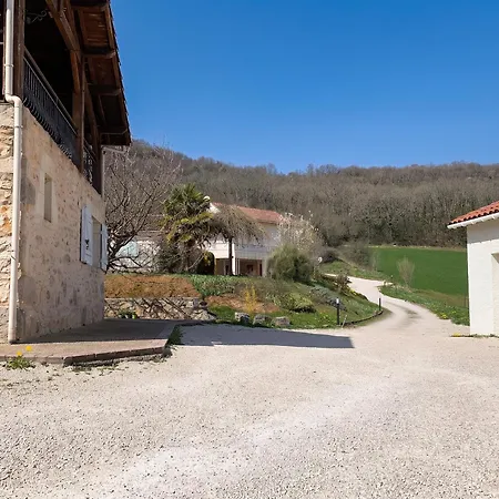 Maison De Charme à Saint-géry Avec Piscine Partagée