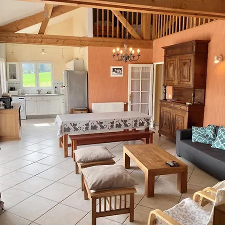 Maison De Charme à Saint-géry Avec Piscine Partagée